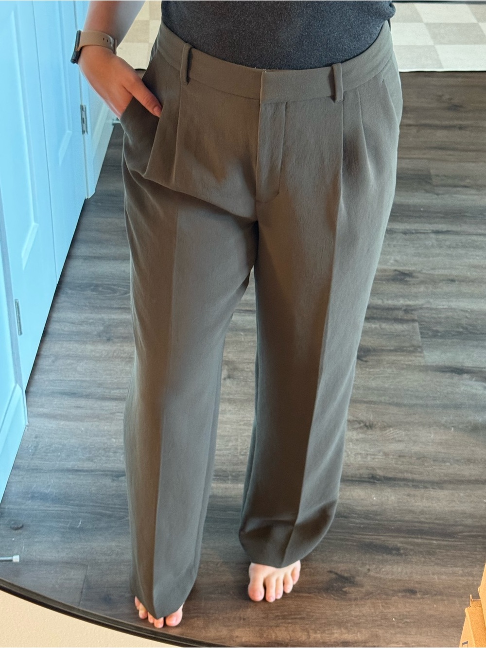 Aritzia Effortless Pant Tall - Dark olive Crepette